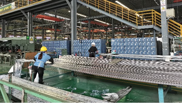 不銹鋼裝飾管和不銹鋼工業管之間有什么不同？